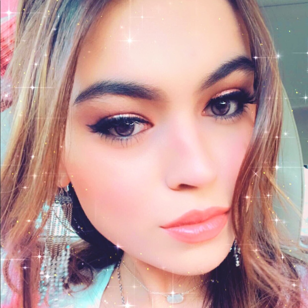 Meet your Posher, Hallie